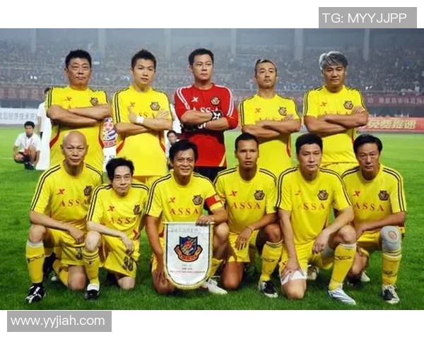 达尼洛的成长之路:从青涩少年到足球场上的闪耀明星 达尼洛的成长之路:从青涩少年到足球场上的闪耀明星