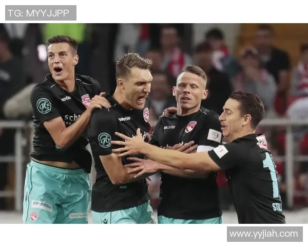 图恩队与年轻人队激战正酣谁能在这场较量中胜出夺得荣耀